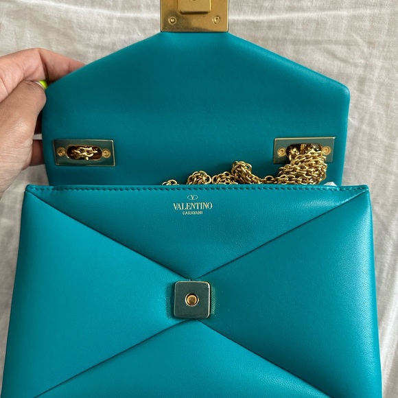 Authentic NWT valentino ONE STUD NAPPA BAG WITH CHAIN - Picture 17 of 17